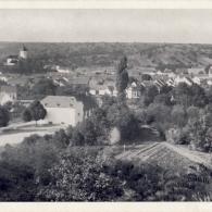 V popředí Turnhalle (dnes Bobr)